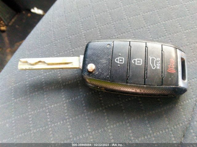 5XYPGDA39GG098704 KIA SORENTO LX