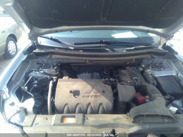 JA4AD3A34FZ004134 Mitsubishi Outlander Se