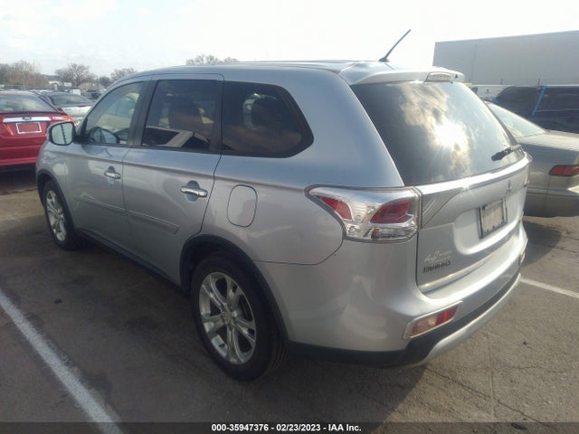 JA4AD3A34FZ004134 Mitsubishi Outlander Se
