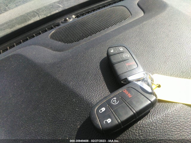 2018 Jeep Compass, VIN: 3C4NJDBB8JT395218