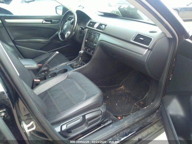 1VWAT7A3XFC121197 Volkswagen Passat 1.8t Limited Edition