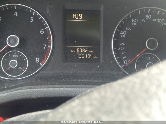 1VWAT7A3XFC121197 Volkswagen Passat 1.8t Limited Edition