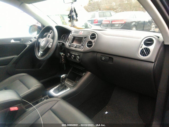 2011 VOLKSWAGEN TIGUAN SE 4MOTION WSUNROOF & VIN: WVGBV7AX3BW533356