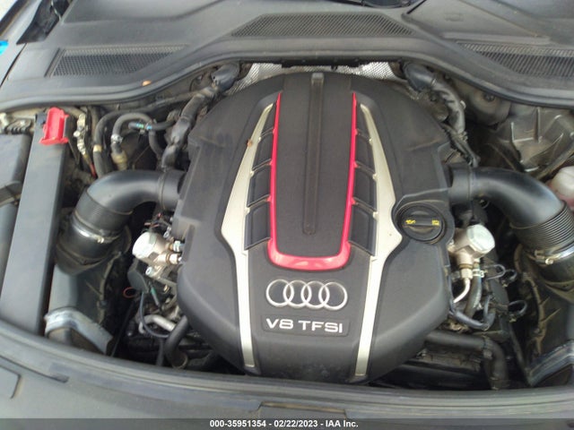 2016 Audi S8, VIN: WAUJSAFD2GN006844