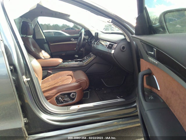 2016 Audi S8, VIN: WAUJSAFD2GN006844