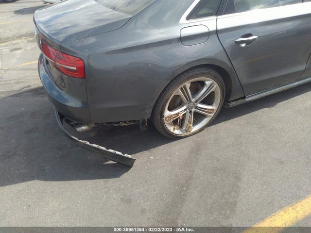 2016 Audi S8, VIN: WAUJSAFD2GN006844
