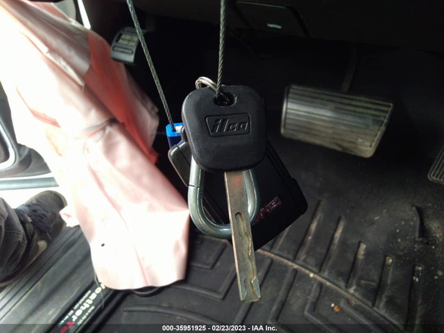 GMC Yukon Xl Sle 2016 1GKS1FKC3GR138397 Image 3