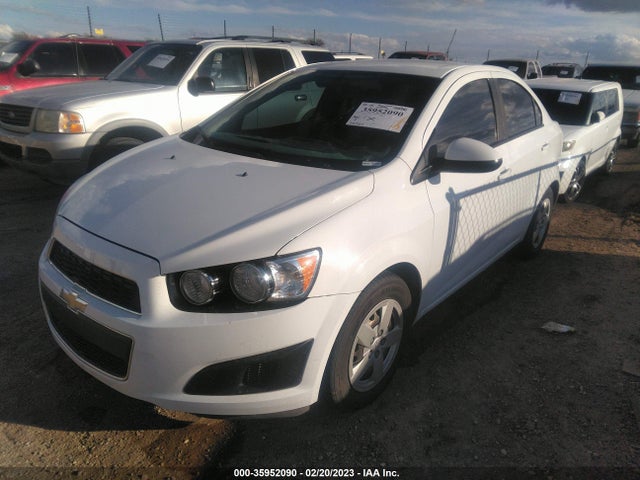 Chevrolet SONIC LS 2015 1G1JA5SH7F4154880 Image 2