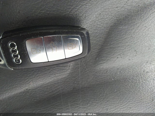 WA1AVAF18KD011877 Audi Q8 PREMIUM