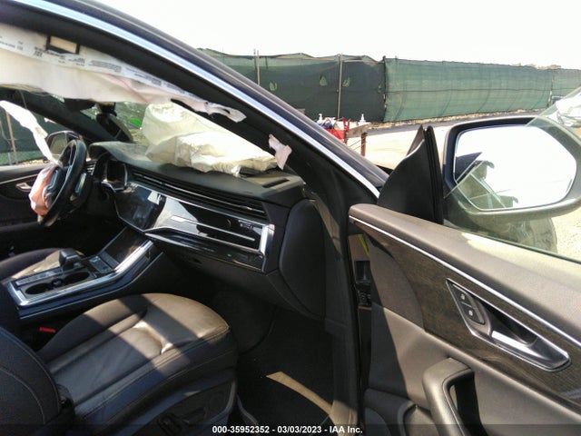WA1AVAF18KD011877 Audi Q8 PREMIUM