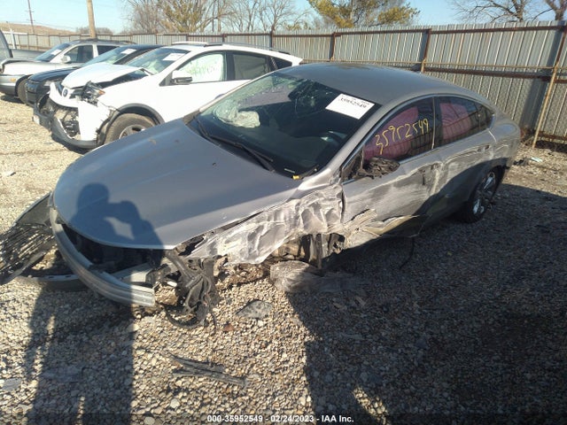 Chrysler 200 Limited 2015 1C3CCCAB4FN651394 Image 2