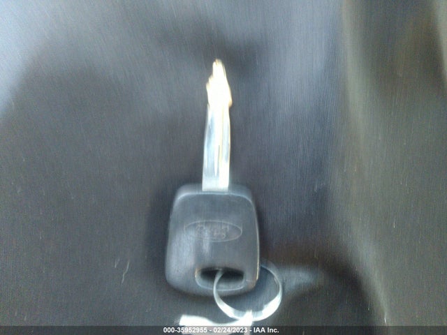 2001 FORD ESCAPE XLT VIN: 1FMCU04111KC58467