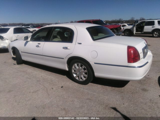 2LNBL8CV3AX613962 Lincoln Town Car Signature Limited