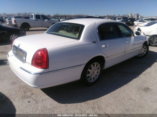 2LNBL8CV3AX613962 Lincoln Town Car Signature Limited