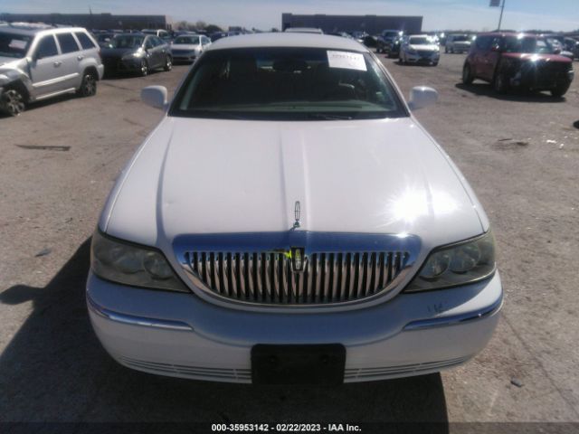 2LNBL8CV3AX613962 Lincoln Town Car Signature Limited