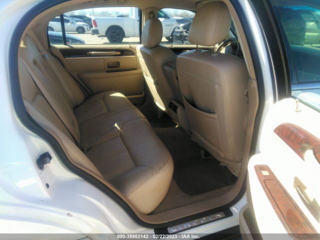 2LNBL8CV3AX613962 Lincoln Town Car Signature Limited