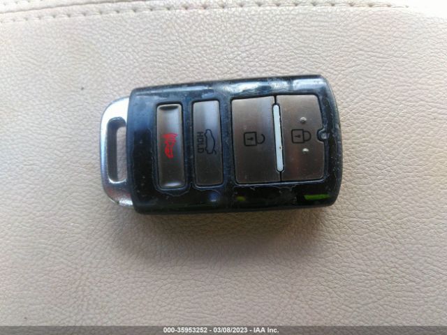 KNALN4D78E5121699 KIA Cadenza Premium