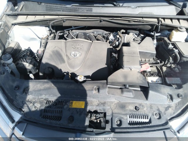 Toyota Highlander 2018 5TDKZRFH6JS267593 Image 11