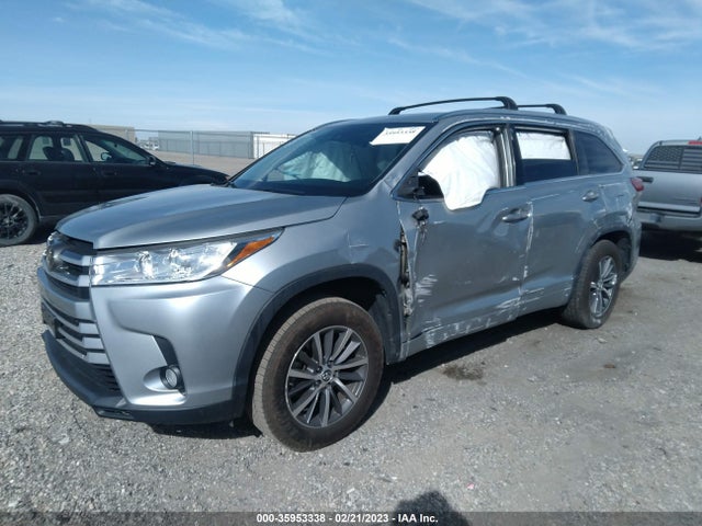Toyota Highlander 2018 5TDKZRFH6JS267593 Image 2