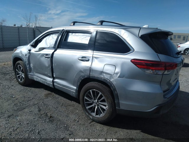 Toyota Highlander 2018 5TDKZRFH6JS267593 Image 4