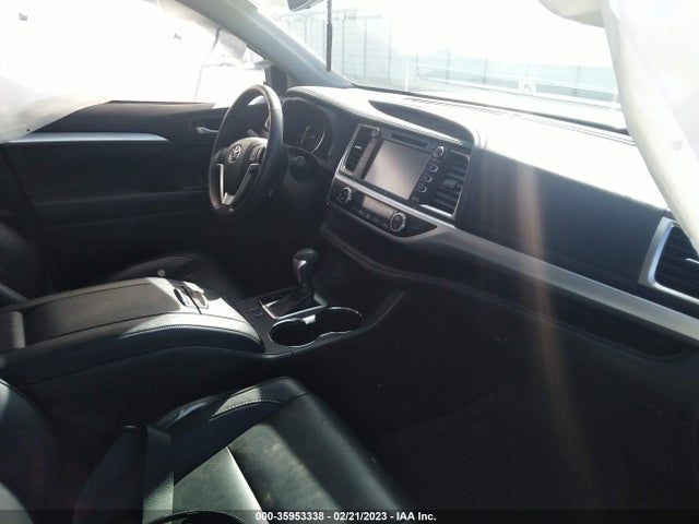 Toyota Highlander 2018 5TDKZRFH6JS267593 Image 6
