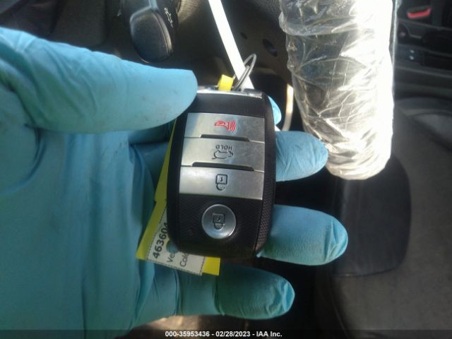 KNDCC3LC9J5156327 KIA NIRO EX