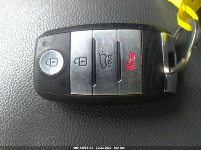 KNDCB3LC9H5096451 KIA NIRO LX