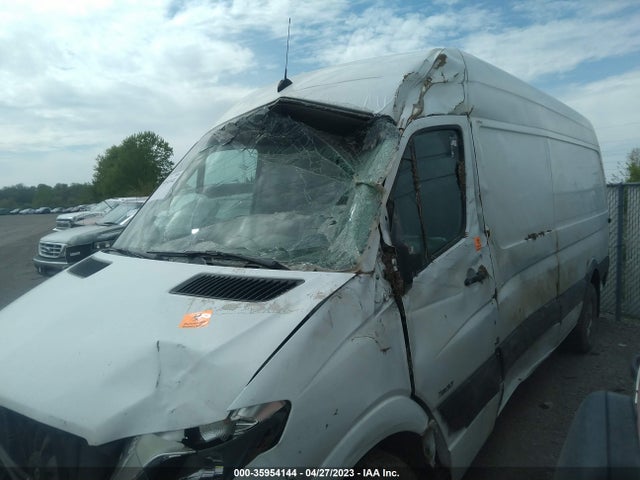 2016 MERCEDES-BENZ SPRINTER CARGO VANS VIN: WD3PE8DD4GP193955