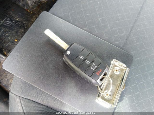 5XYPG4A30GG122839 KIA SORENTO LX