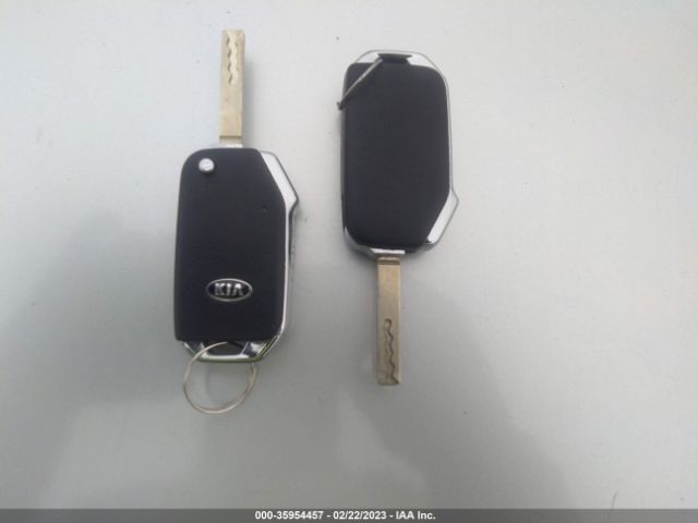 KNDEUCAA6M7219576 KIA SELTOS S