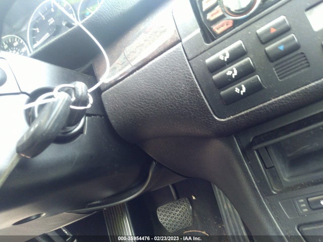 BMW 3 Series 330xi 2004 WBAEW53484PN34020 Image 3