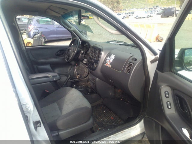 2004 FORD ESCAPE XLS VIN: 1FMYU92184KA18916
