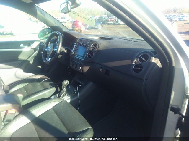 WVGBV7AX9GW052681 Volkswagen Tiguan R-line