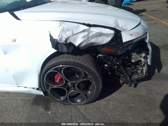 2022 Alfa Romeo Giulia, VIN: ZARFAMBN8N7656412