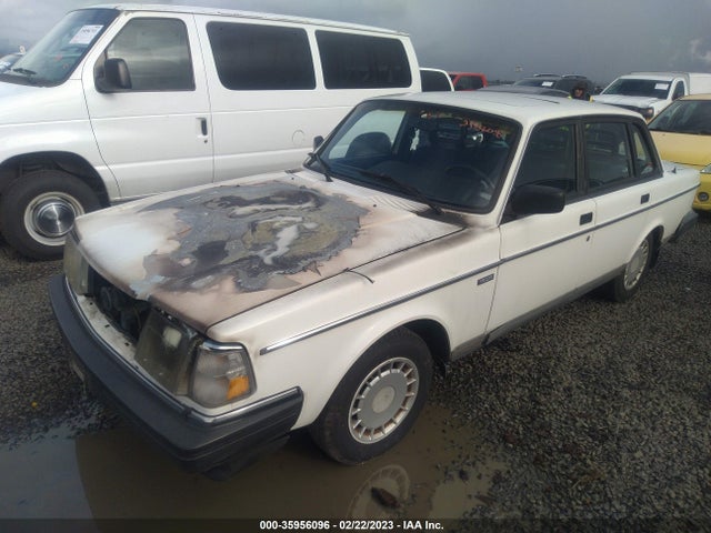 1991 VOLVO 240 VIN: YV1AA8842M1439038
