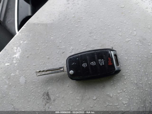 KNAGM4A75F5621202 KIA Optima Lx