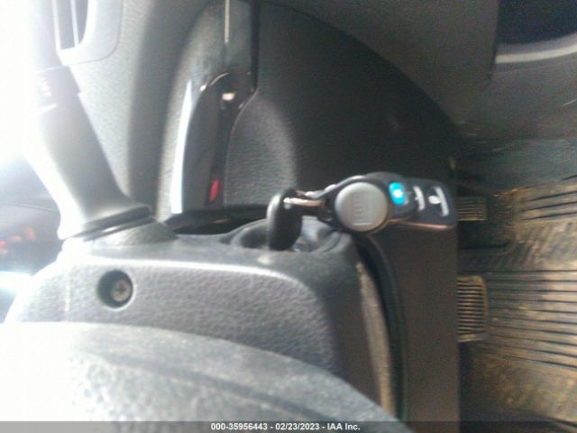 5XYKTDA28BG172104 KIA SORENTO LX