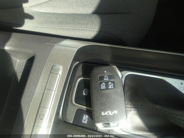 KNDNB4H33P6238664 KIA Carnival Lx