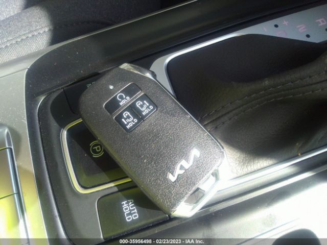 KNDNB4H33P6238664 KIA Carnival Lx