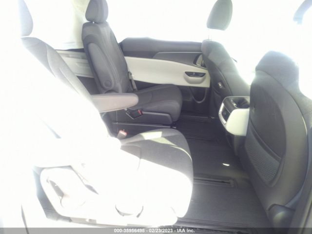 KNDNB4H33P6238664 KIA Carnival Lx