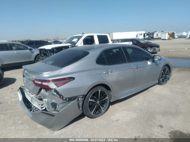 2018 Toyota Camry, VIN: 4T1B61HKXJU030406