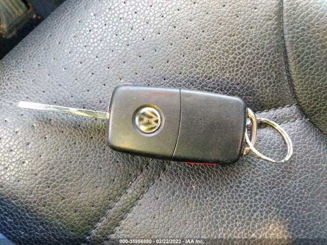 1VWAP7A35EC006378 Volkswagen Passat Wolfsburg Ed