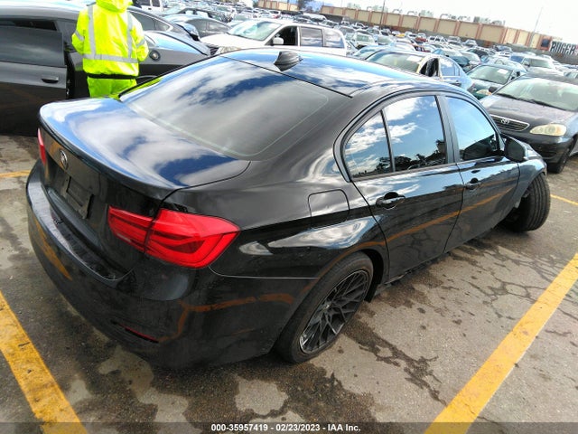 WBA8E1G58JNU88871 BMW 3 Series 320i
