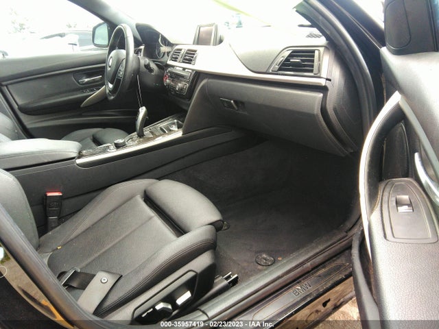 WBA8E1G58JNU88871 BMW 3 Series 320i
