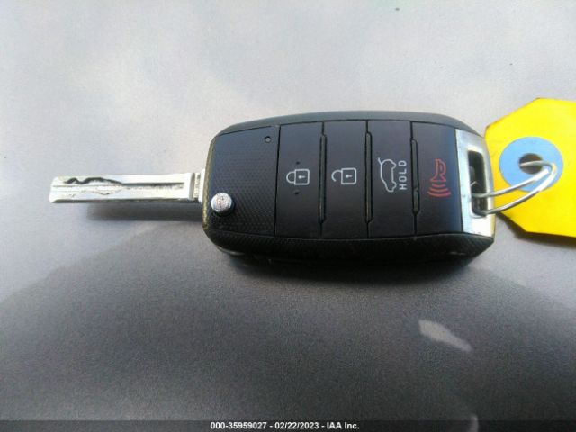 5XYKTCA62FG585459 KIA SORENTO LX