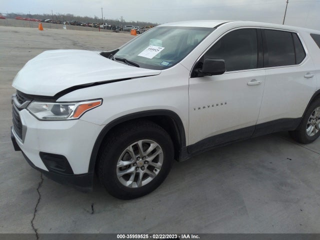 Chevrolet Traverse Ls 2018 1GNERFKW4JJ157498 Image 2