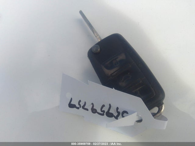 Volkswagen New Beetle Coupe Gl 2004 3VWBK31C04M417602 Image 3