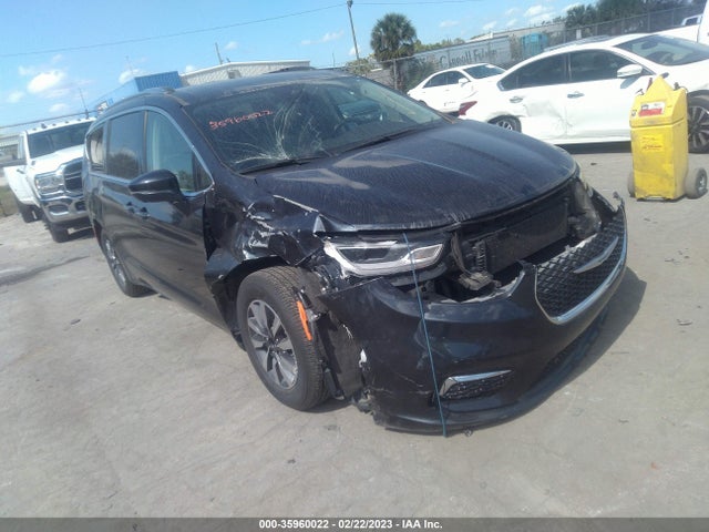 2021 Chrysler Pacifica Hybrid, VIN: 2C4RC1L75MR586347