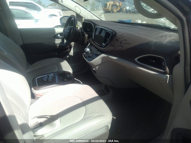 2021 Chrysler Pacifica Hybrid, VIN: 2C4RC1L75MR586347