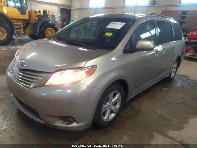 Toyota SIENNA LE 2015 5TDKK3DC6FS659554 Image 2